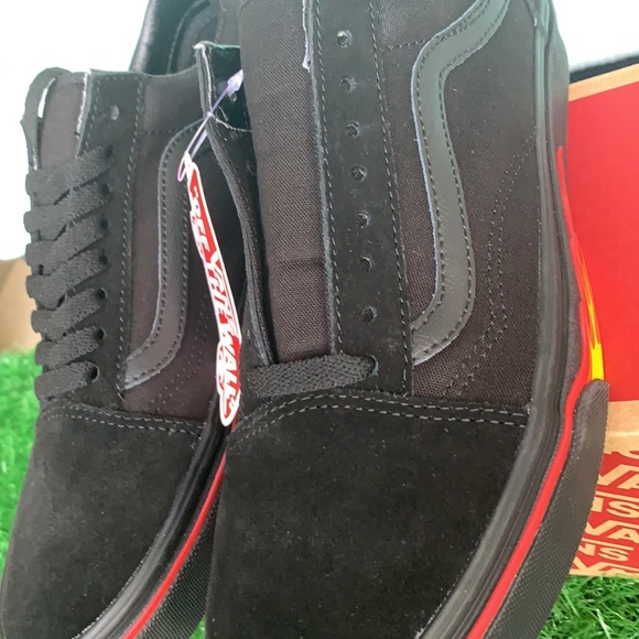 VANS MEN’S OLD SKOOL FLAME WALL Black/Black Old Skool
(Flame Wall)
VN0A38G1Q8Q - Picture 9 of 16